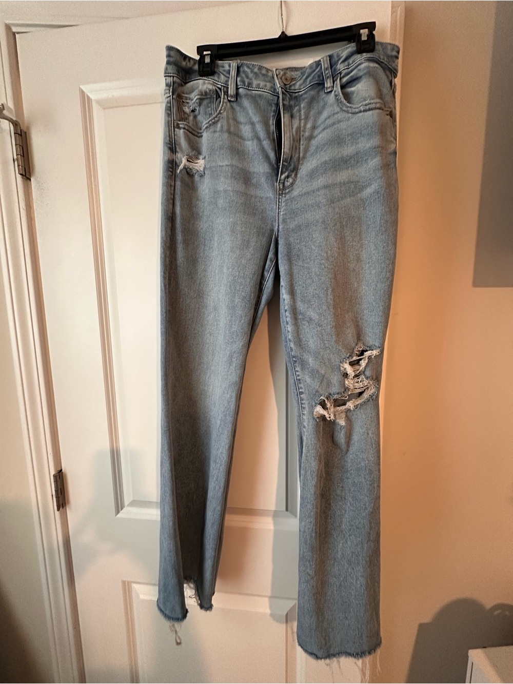 American Eagle Outfitters Light Wash Distressed Flare Women’s Jeans